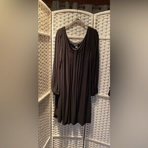 ABS Long Sleeve Pleated Dress,Full
Drape, Black,Lined. U Neckline.Bust Darts.